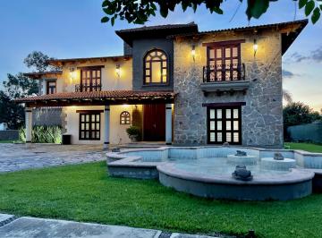 Casa 4 recámaras con estudio en Alameda